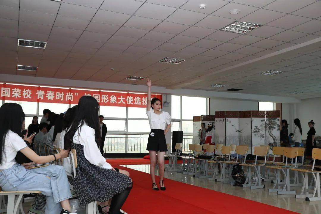 逃离幽灵之林